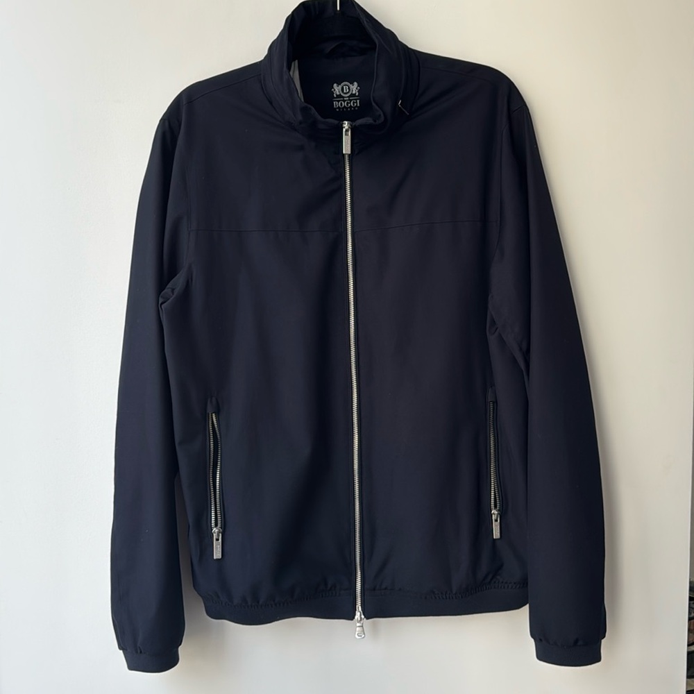 Boggi Milano Navy jacket in size M. Very luxorious design. Has a zip out hoodie.